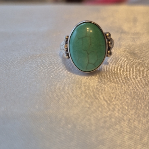 American Vintage Jewelry - American Vintage Silver Ring with Green Stone